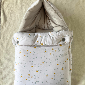 Classic Nest - Stars Hooded Nest