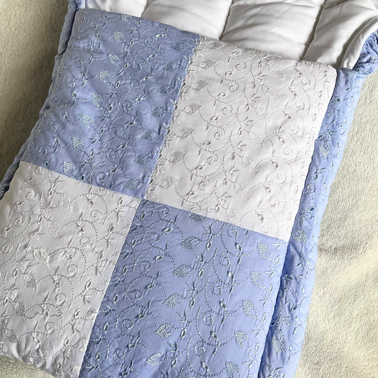 Classic Nest -Blue & White Chicken